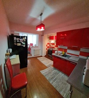 Vand apartament 3 camere suprafata mare - imagine 1