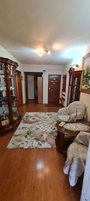 Vand apartament 3 camere suprafata mare - imagine 2