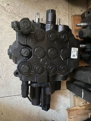 De vanzare distribuitor JCB 3CX 4CX - imagine 4