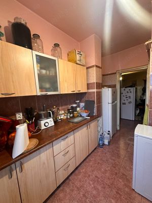 Vanzare apartament 3 camere-Zona Stadion Petrolul-Necesita Renovare Completa - imagine 9