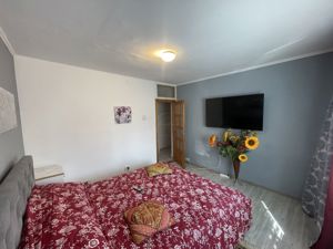 NOU | Apartament spațios 3 camere - Soarelui DECOMANDAT - RENOVAT - imagine 2