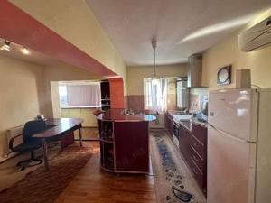 De vanzare apartament cu 3 camere - imagine 1