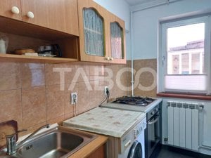 Apartament 3 camere decomandate 45 mpu balcon mobilat utilat Cisnadie - imagine 8