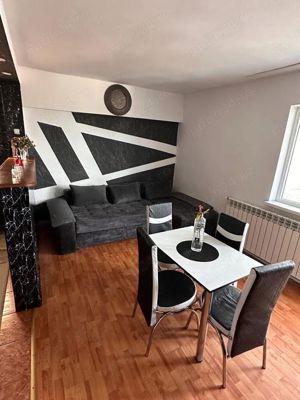 Vând apartament 3camere zona deal central