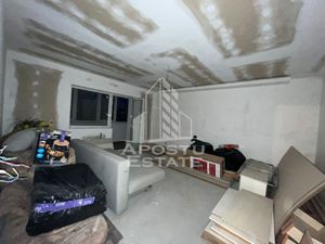 Apartament cu 4 camere,2 balcoane,2 bai, etajul 2, , zona Dambovita