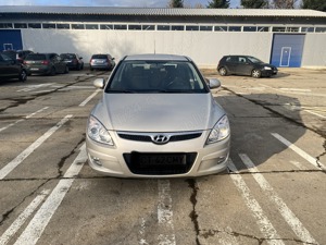 Vând Hyundai i30  1.6 Benzina An 2008  KM 127.000