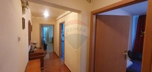 Apartament cu 3 camere de vânzare în zona 1 Mai - imagine 3