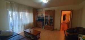 Apartament cu 3 camere de vânzare în zona 1 Mai - imagine 2