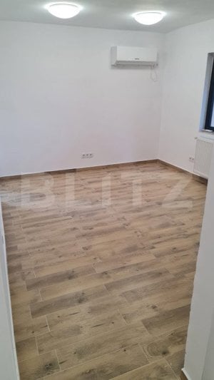 Spațiu comercial de vânzare, 2 camere, 30 mp, zona centrala - imagine 2