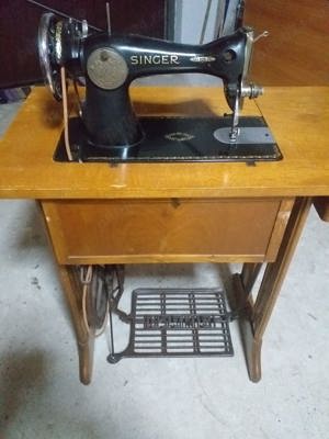 vand masina de cusut veche - imagine 4