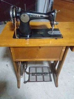 vand masina de cusut veche - imagine 2