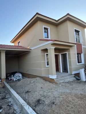 Casa cu garaj, lângă Carrefour, la asfalt - 5 camere, 3 băi - 210.000E - imagine 2