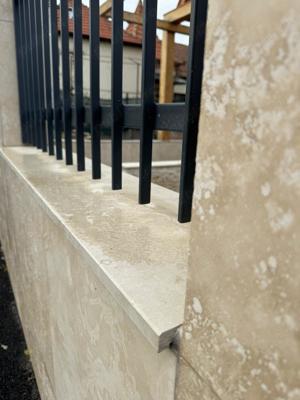 Capace de travertin pentru gard si stalpi