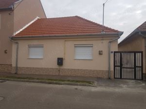 Casa cu 3 dormitoare de inchiriat in zona Iosia(strada Zarandului) 