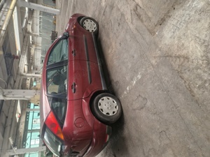 Ford focus berlină 1,4be zină - imagine 2 Ford focus berlină 1,4be zină - imagine 2