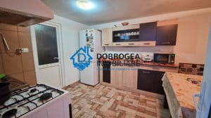 ZONA PODGORIILOR - CASA 3 CAMERE, SUPRAFATA 94 MP, CENTRALA GAZ - imagine 5