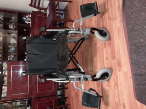 Fotoliu rulant cu antrenare manuala pentru persoane cu handicap 