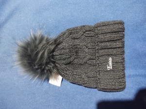 Caciula captusita polar noua cu eticheta 