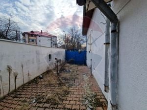 Casă / Vilă cu 7 camere de vânzare în zona Central - imagine 4