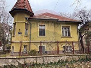 Casă / Vilă cu 8 camere în zona Take Ionescu