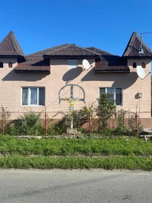 Casa 4 camere, 180 mp, 2400mp teren, 10 km de Bistrita