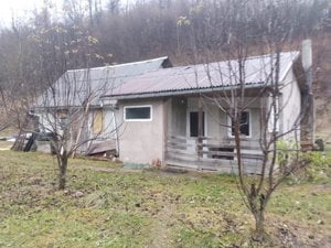 Casa cu 4 camere, 90 mp utili, 6300 mp teren, zona Mijloceni Bargaului - imagine 6