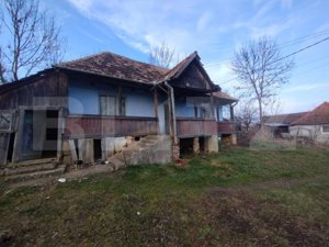 Casa batraneasca,55mp utili, teren aferent 2700mp+1ha teren agricol,zona Brateni