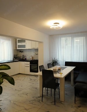 Apartament de vânzare cu 4 camere în orașul Aleșd - imagine 5