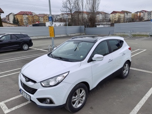 Hyundai ix 35 2.0 diesel cutie automata 184 Cp * 4x4 * panoramic * posibil schimb