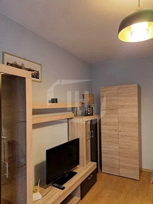 Apartament o camera, decomandat, curte, parcare, Zona UMF-Zorilor - imagine 2