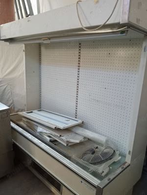 Vitrina perina aer cu rafturi