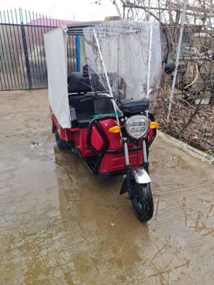 Triciclu electric cu 4locuri