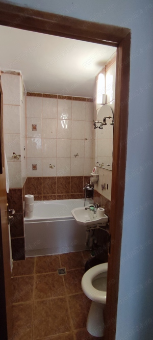 Închiriez apartament 3 camere - imagine 8