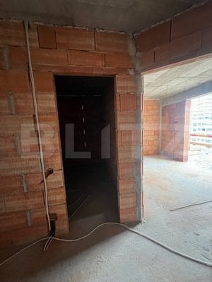 Apartament 4 camere, etaj intermediar, zona Vivo