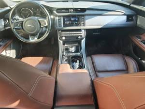 Jaguar XF R-Sport, model 2016, 2.0 diesel, automata, piele vand   schimb - imagine 4