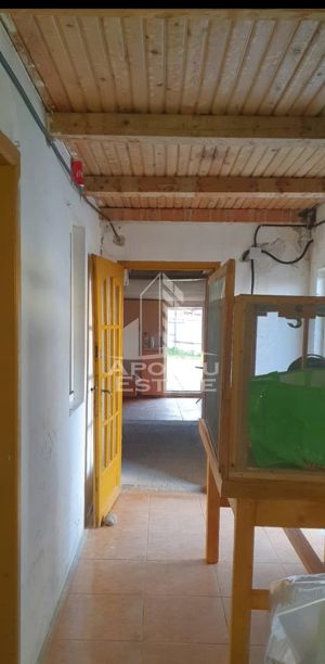 Casa demolabila cu teren generos 394mp, toate utilitatile, Ronat - imagine 5