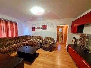 Apartament de inchiriat /Spatiu la parter