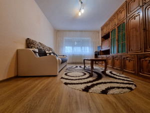 Zona Neagoe Voda- Martiri- 2 camere decomandate- ETAJ 1- bloc din 1989