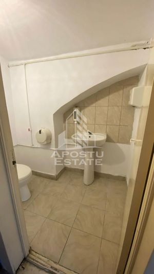 Spatiu comercial, la strada, zona Sinaia - imagine 3