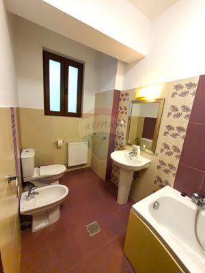 Apartament spatios cu 4 camere si garaj - imagine 13