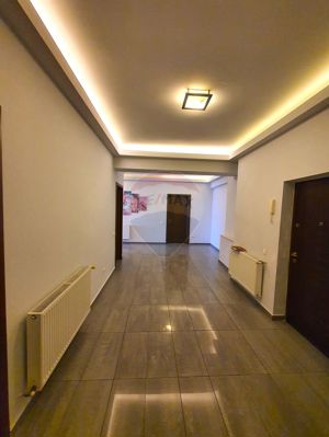 Apartament spatios cu 4 camere si garaj - imagine 6