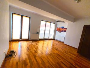 Apartament spatios cu 4 camere si garaj - imagine 4