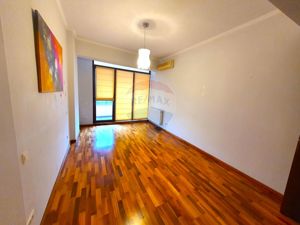 Apartament spatios cu 4 camere si garaj - imagine 5