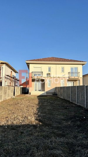 Duplex cu 4 camere si teren de 375 mp - zona Sanandrei