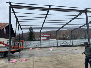 Vând hală metalică