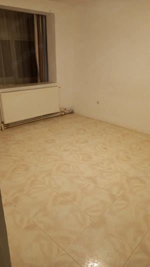 Vând apartament 3 camere parter mobilat - imagine 3