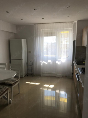 Inchiriez apartament ,zona Piata mare - imagine 2