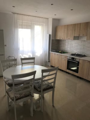 Inchiriez apartament ,zona Piata mare - imagine 4