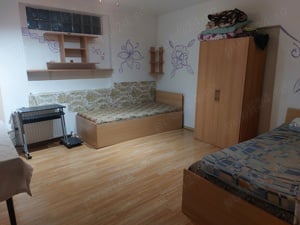 Loc în cameră pentru o fată în apartament la parter vilă, Centru intrare separată, lânga UMF- N.Leon