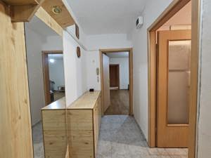 Apartament 2 camere, semidecomandat, etajul 3 din 4, zona Spitalului Județean, comision 0% - imagine 12